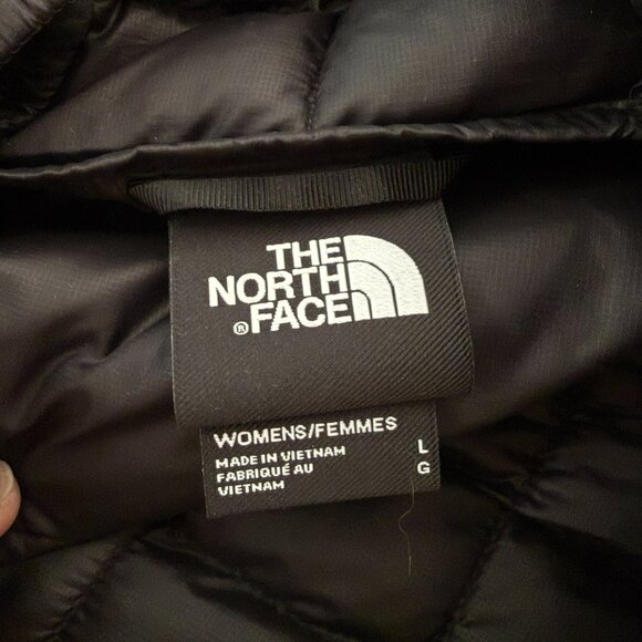 The North Face Women's ThermoBall Long Puffer Jacket, Black, Size L, NWT - Picture 9 of 16